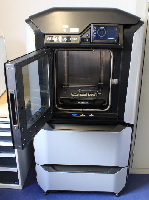 Der 3D-Drucker Stratasys F370 am KTmfk.